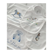 Yếm cho bé thêu hình con vật xinh xắn